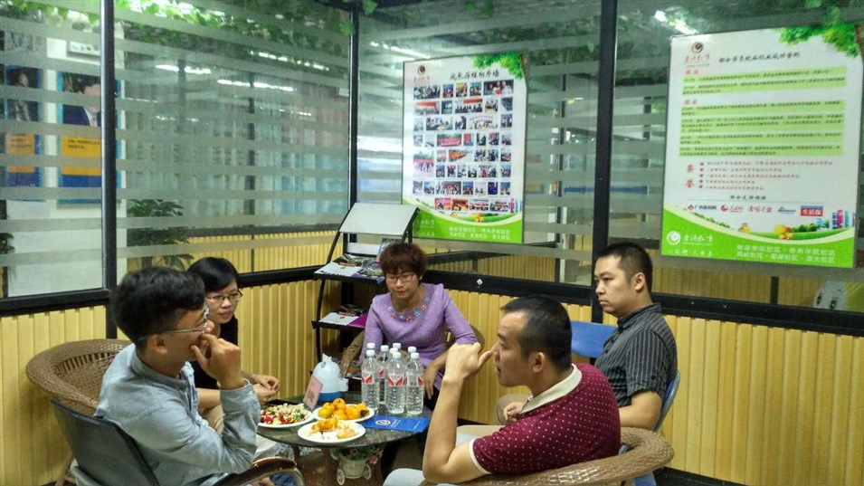 指導財經(jīng)學院校區(qū)工作開展