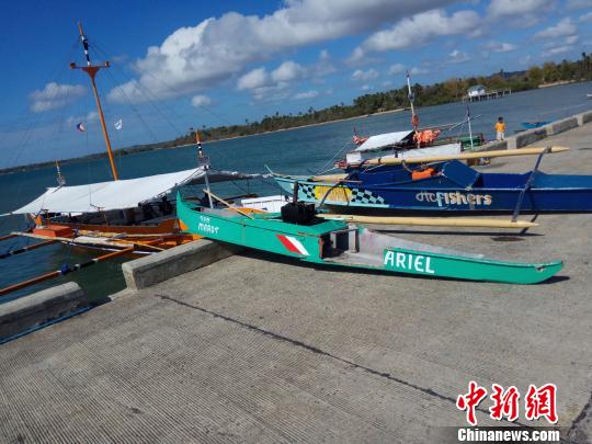 圖為被救助的菲律賓漁民的漁船。 中交公路規(guī)劃設(shè)計(jì)院有限公司 攝